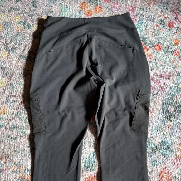 Athleta Olive Green Headland Cargo Leggings Women’s 10 Like New - Picture 6 of 9